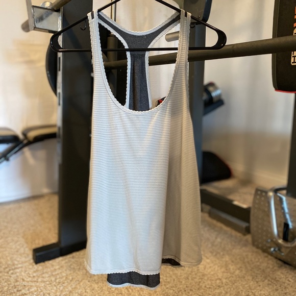 Lululemon Racerback Scalloped Tank 8 - Picture 3 of 3